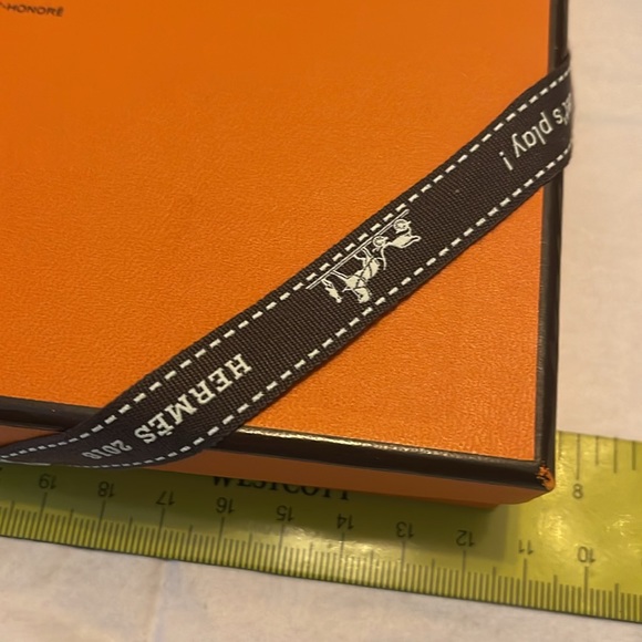 Hermes empty box orange 5.5x7.5 used with Hermes ribbon - Picture 3 of 7